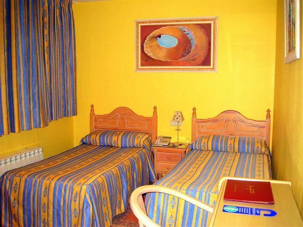 Ch Plaza D'Ort Rooms IV Madryt Zewnętrze zdjęcie