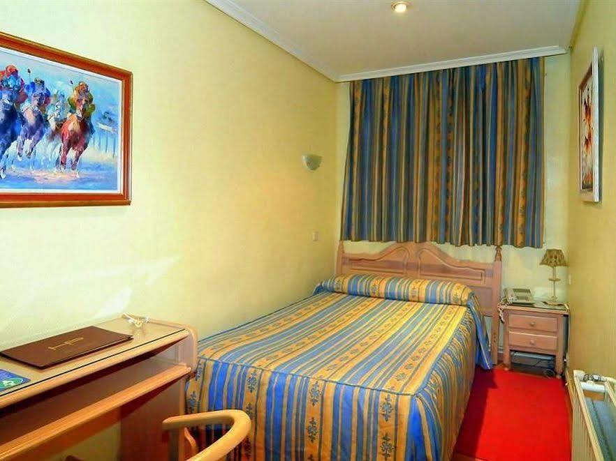 Ch Plaza D'Ort Rooms IV Madryt Zewnętrze zdjęcie